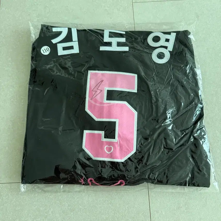 [BUNJANG] Kia Tigers Kuromi Collaboration Jersey Kim Do-young Embroidered 110 / 기아타이거즈 쿠로미 유니폼 110 김도영 자수마킹