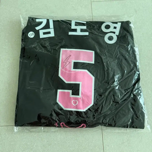 [BUNJANG] Kia Tigers Kuromi Collaboration Jersey Kim Do-young Embroidered 110 / 기아타이거즈 쿠로미 유니폼 110 김도영 자수마킹