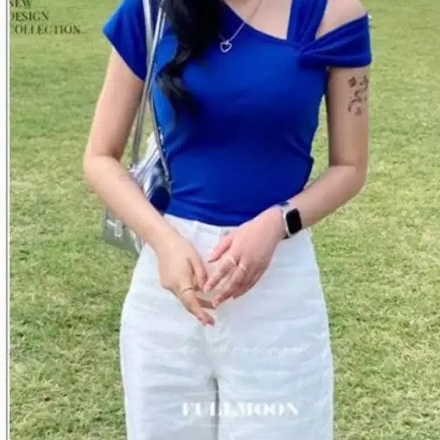 [BUNJANG] Waterbomb Blue Shoulder Twist Short Sleeve T-Shirt / 페스티벌 워터밤 블루 어깨 꼬임 반팔티
