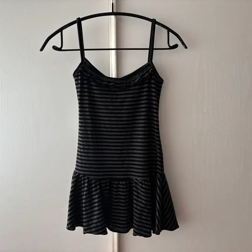 [BUNJANG] Stripe Sleeveless Tank Top T-Shirt / 스트라이프 민소매 나시 티셔츠