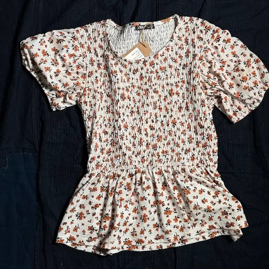 [BUNJANG] Zara Floral Smocked Peplum Puff Sleeve Blouse / Zara 플로럴 스모크 페플럼  퍼프 블라우스