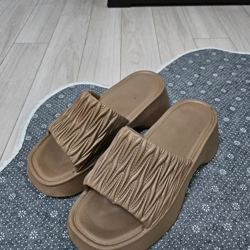 [BUNJANG] Beige Platform Wedge Sandals Slippers / 베이지 통굽 샌들 슬리퍼