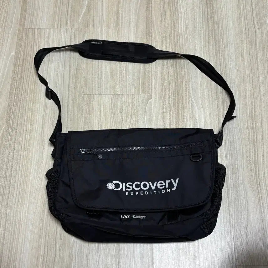 [BUNJANG] Discovery Messenger Bag / 디스커버리 메신저백