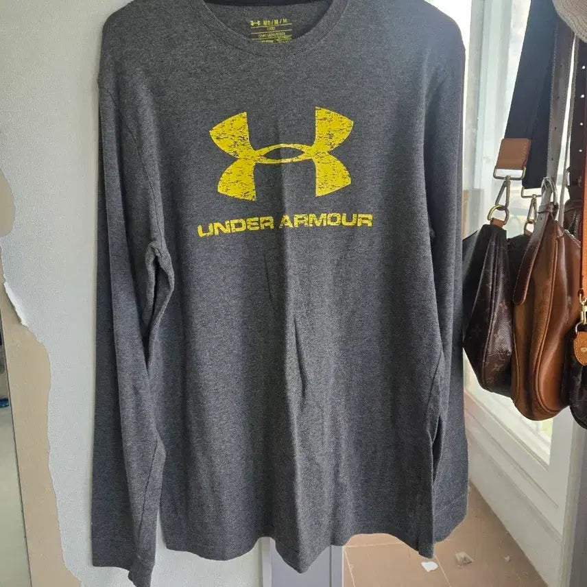 [BUNJANG] Under Armour Long Sleeve T-Shirt Gray Yellow Logo / 언더아머 긴팔 슬로브 티셔츠 그레이 옐로우 로고