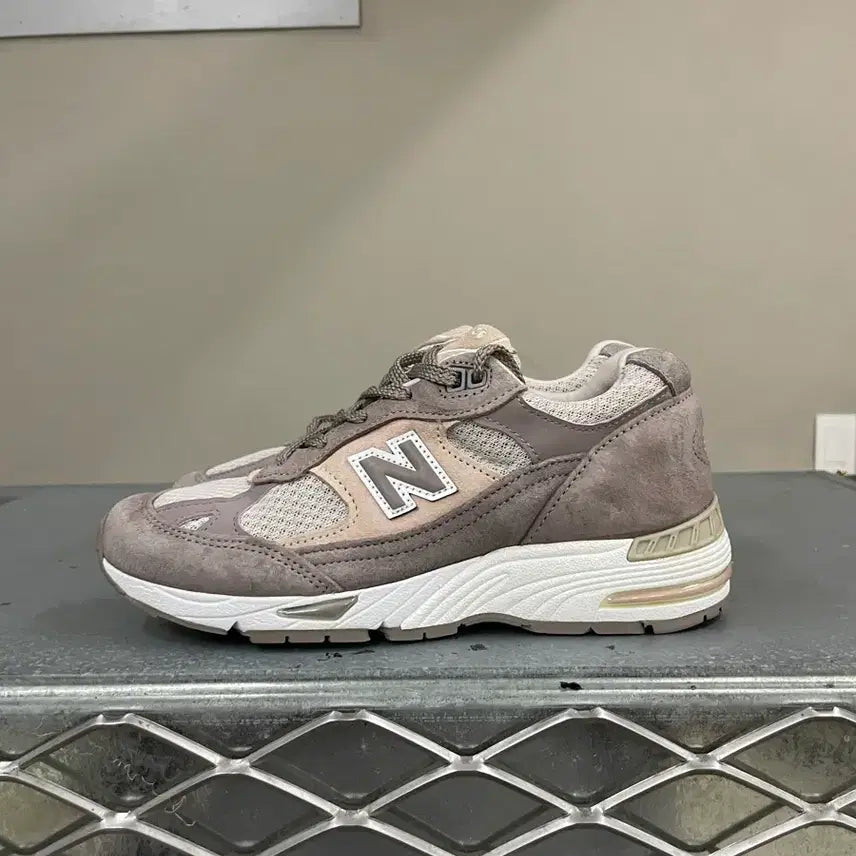 [BUNJANG] New Balance 991 Made in UK Grey / 뉴발란스 991 메이드 인 UK 그레이 230 (gr-5809)