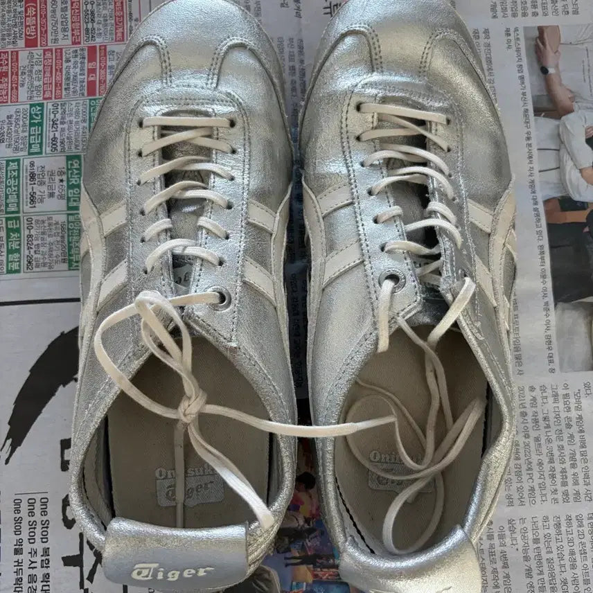 [BUNJANG] Onitsuka Tiger Silver Sneakers 245 / 오니츠카타이거 실버 스니커즈  245