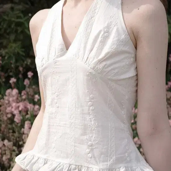 [BUNJANG] Letter From Moon Punching Lace Halterneck Sleeveless - Size M / 레터프롬문 펀칭 레이스 홀터넥 슬리브리스 m사이즈