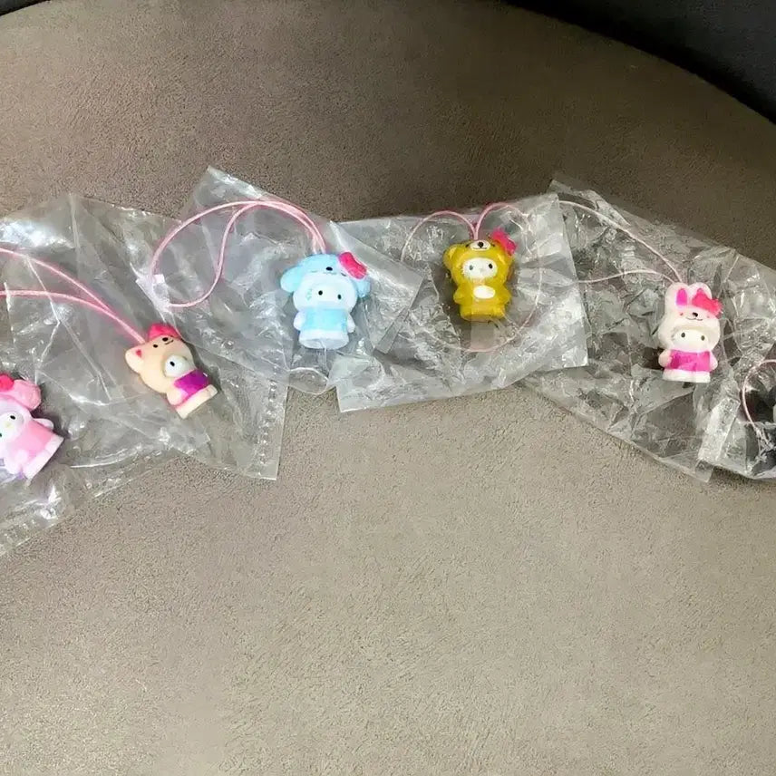 [BUNJANG] Hello Kitty Obatki Strap Set / 옷벗키 키티스트랩 6종 세트, 헬로키티 옷벗키