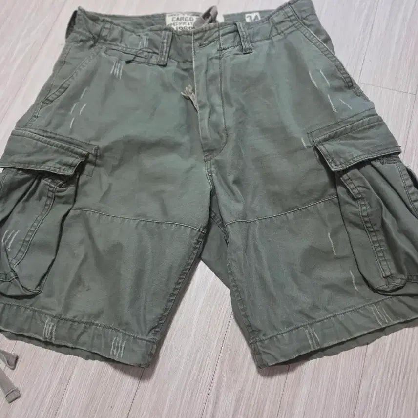 [BUNJANG] Cargo Shorts Khaki Size 34 / 카고 반바지 카키색 34