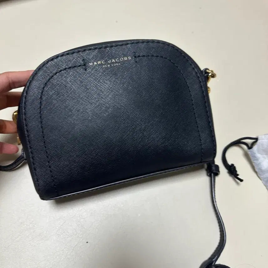 [BUNJANG] Marc Jacobs Women's Crossbody Bag Black Gold Logo / 마크저이콥스가방