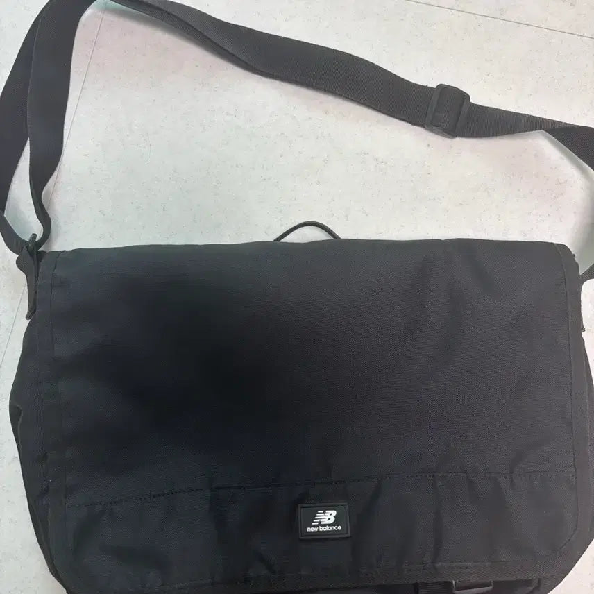 [BUNJANG] New Balance Unisex Crossbody Bag / 뉴발란스 남녀공용 크로스백