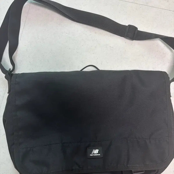 [BUNJANG] New Balance Unisex Crossbody Bag / 뉴발란스 남녀공용 크로스백