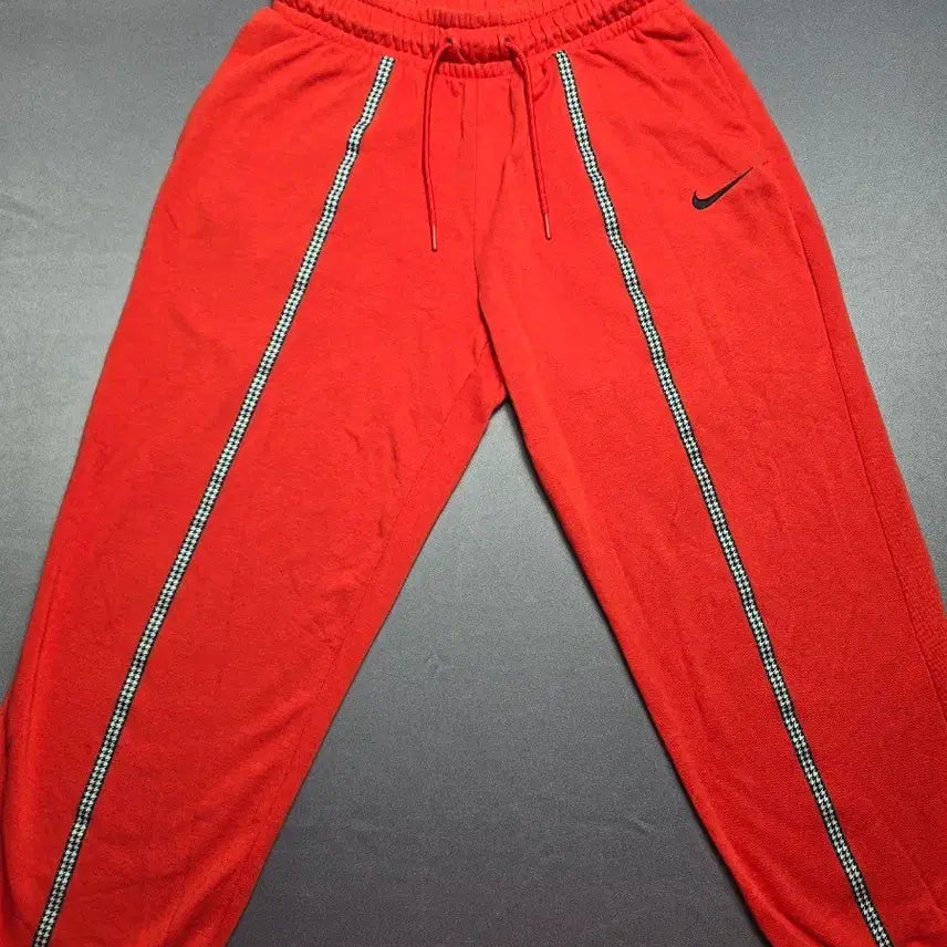 [BUNJANG] Nike Training Pants Red Taping Detail / 나이키 트레이닝 바지 레드