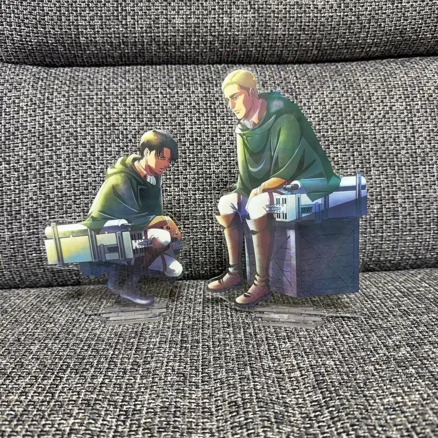 [BUNJANG] Attack on Titan Levi & Erwin Acrylic Standee Bundle Set / 진격의거인 짐승거인은 내가 잡는다 리바이d상+엘빈e상 아크릴 일괄