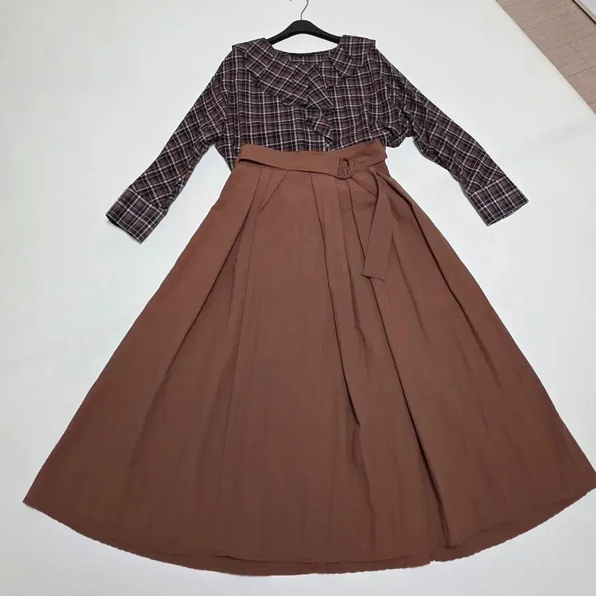 [BUNJANG] Checkered Blouse and Brown Long Skirt Set / 체크 블라우스+브라운 롱스커트 세트