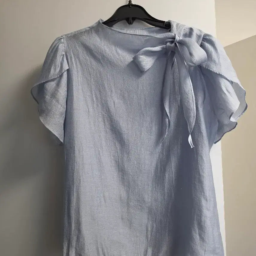 [BUNJANG] Women's Short-Sleeve Tulip Sleeve Blouse / 예식 하객용 정장 여성 블루 블라우스 반팔 튤립소매