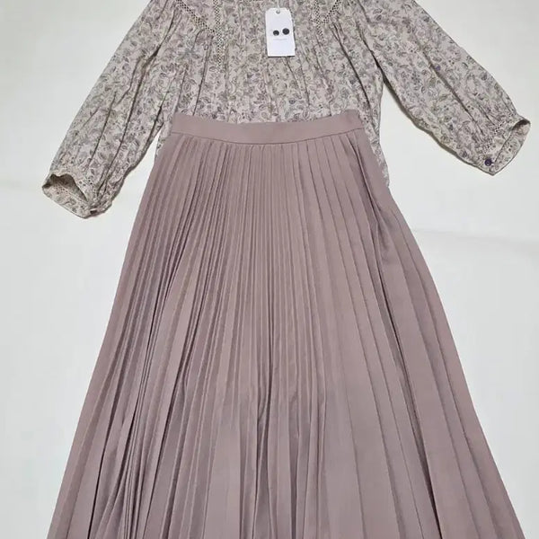 [BUNJANG] Thursday Island Blouse + CC Collect Skirt Set / 새상품)써스데이아일랜드 블라우스+cc콜렉트스커트 세트