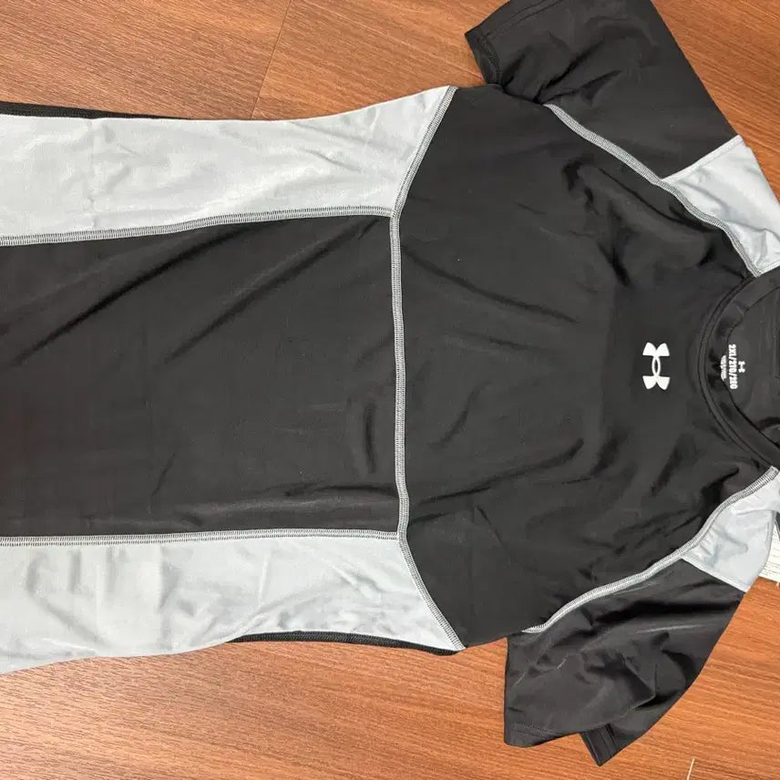 [BUNJANG] Under Armour Short Sleeve T-Shirt (2XL, Black/Gray) / 언더아머 반팔(2xl)