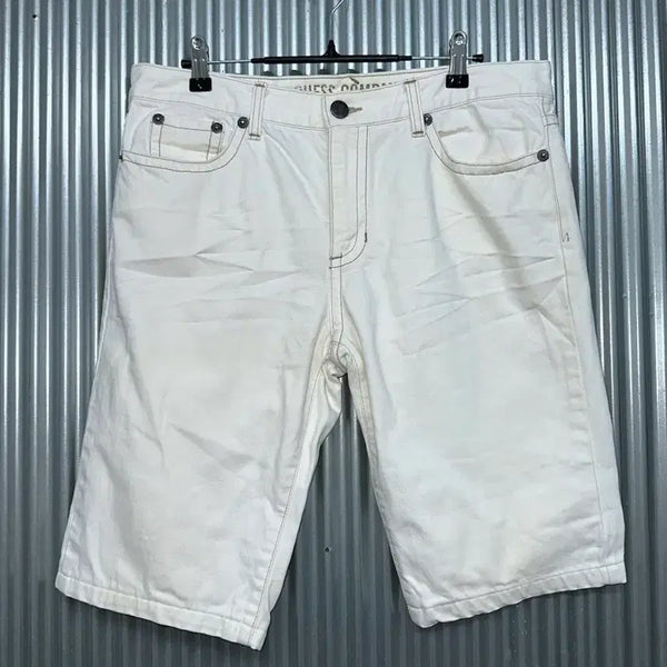 [BUNJANG] Guess Company White Denim Shorts / [43] 게스 컴퍼니 화이트 데님 반바지 / 데님 숏팬츠