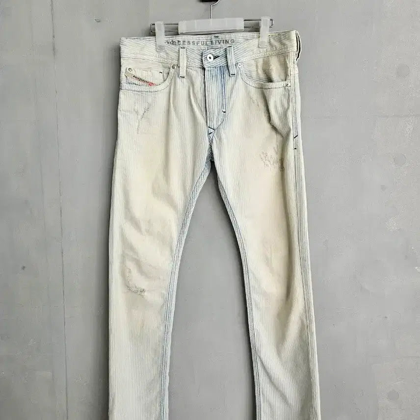 [BUNJANG] Diesel Thanaz Slim Skinny Jeans - Light Wash Stripe Denim 30/30 / 디젤 타나즈 슬림 스키니 30/30 연청 스트라이프 데님
