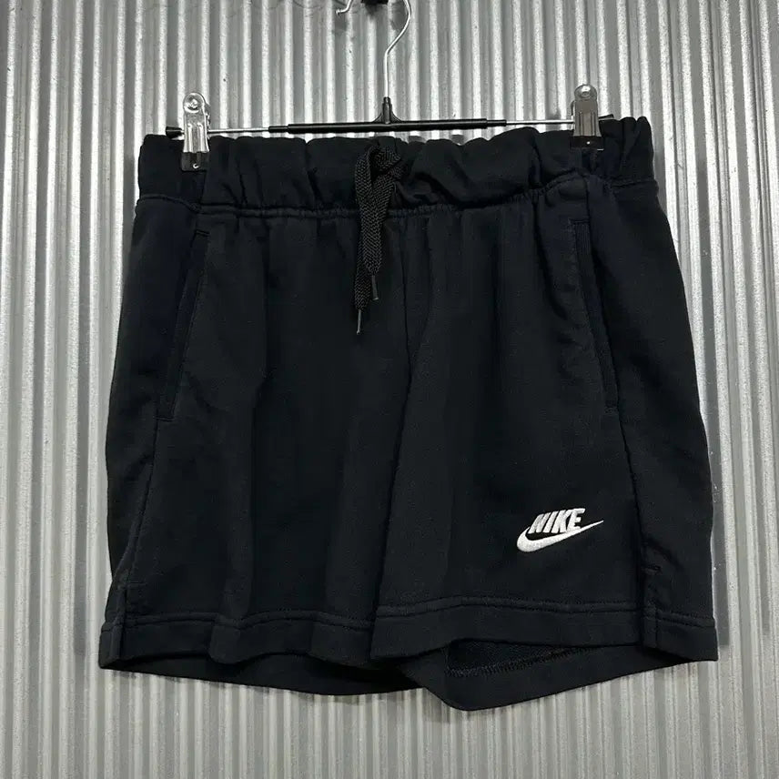 [BUNJANG] Nike Black Small Logo Sweat Shorts XL / [XL] 나이키 블랙 스몰 로고 트레이닝 반바지 / 숏팬츠
