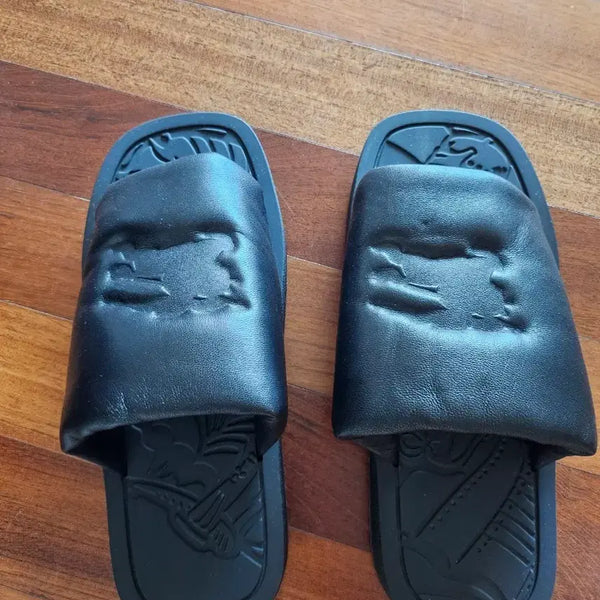[BUNJANG] Burberry Embossed Logo Leather Slides - Black / 버버리 슬라이드 블랙