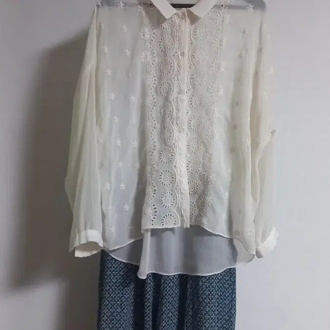 [BUNJANG] Cream See-Through Blouse (Size M/L) / 크림색 시스루 블라우스 66~77