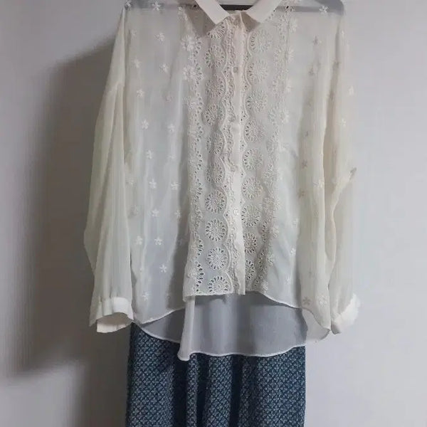 [BUNJANG] Cream See-Through Blouse (Size M/L) / 크림색 시스루 블라우스 66~77