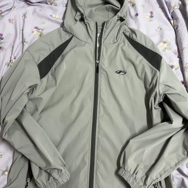 [BUNJANG] Filuminate Windbreaker Size M / 필루미네이트 바람막이m사이즈