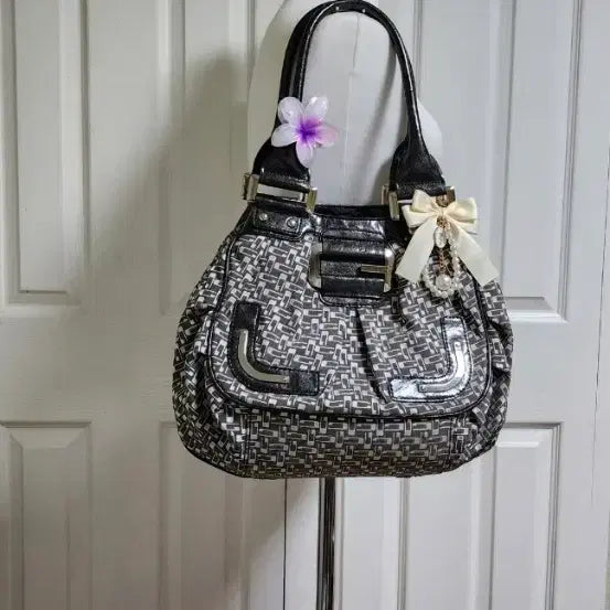 [BUNJANG] Guess Y2K Monogram Shoulder Bag / 상태굿) 게스(Guess)Y2K 모노그램 숄더백