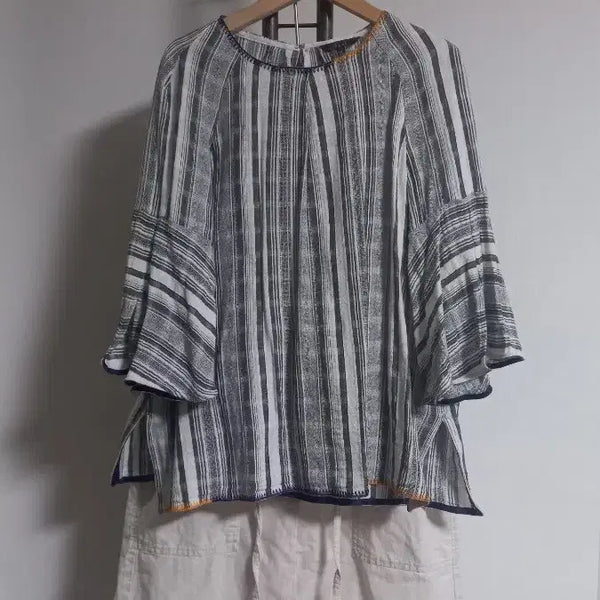 [BUNJANG] Aizel Cotton Blouse Striped Pattern Bell Sleeves / 아이젤 면블라우스 66~88