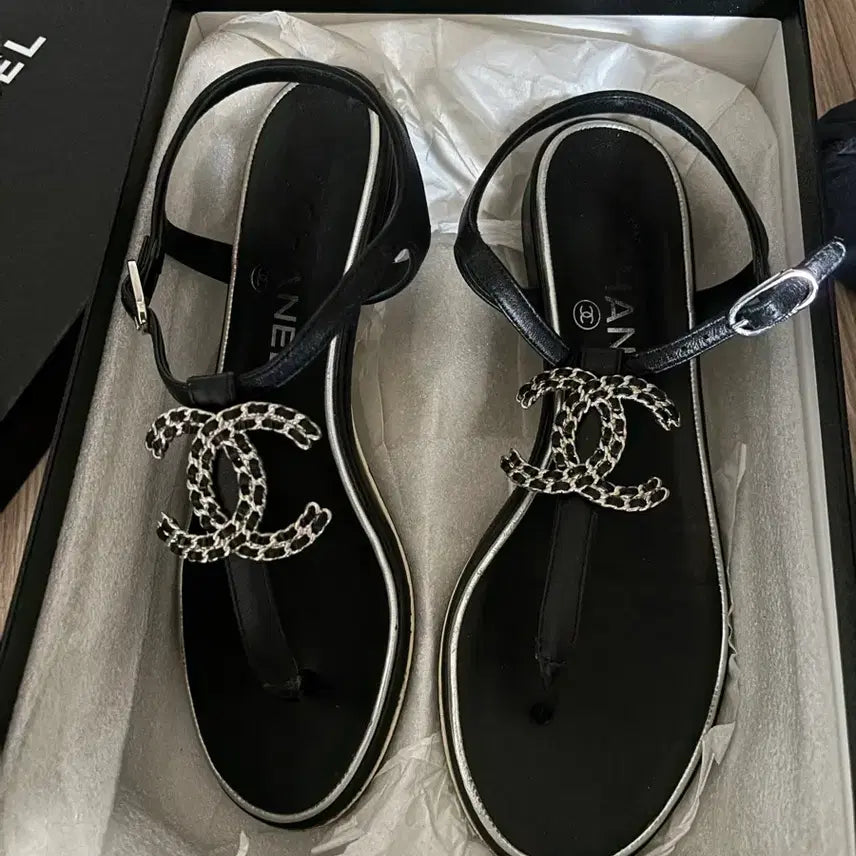 [BUNJANG] Chanel Camellia Embellished Black Sandals (Size 36.5) / 샤넬 샌들 36.5