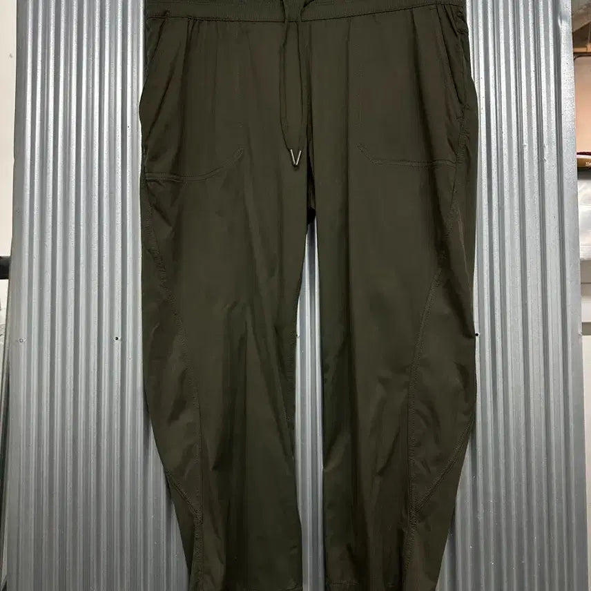 [BUNJANG] The North Face Women's Khaki Jogger Training Shorts / [L] 노스페이스 우먼스 카키 조거 트레이닝 팬츠 / 숏팬츠