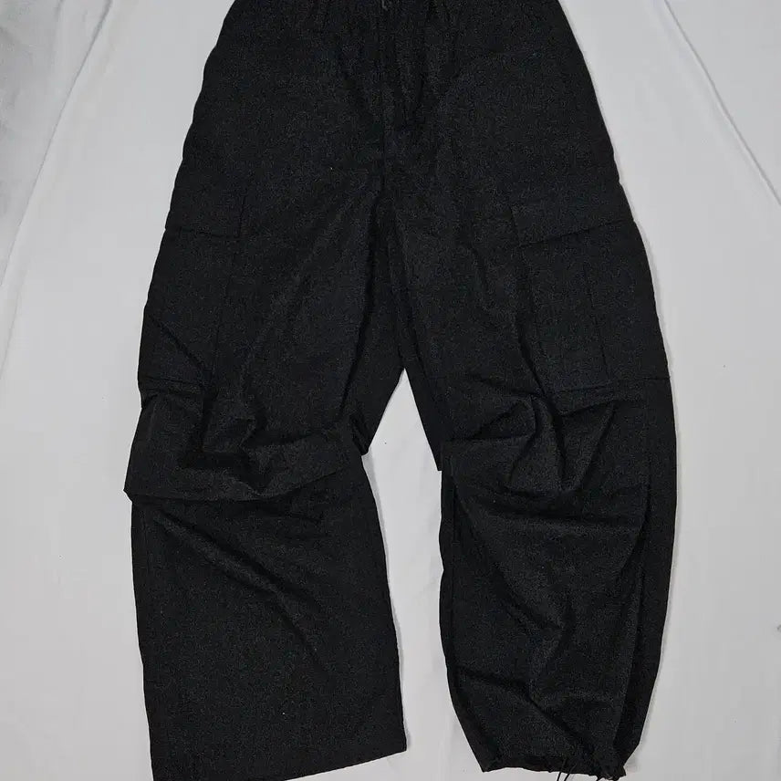 [BUNJANG] GU Japan Parachute String Wide Woven Pants Black Oversized M / GU 지유 일본 파라슈트 스트링 와이드 우븐팬츠 블랙 오버핏 M