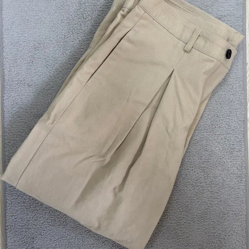 [BUNJANG] Signature Beige Pintuck Wide Slacks - Size M / [S급] 시그니처 베이지 핀턱 와이드 슬랙스 M