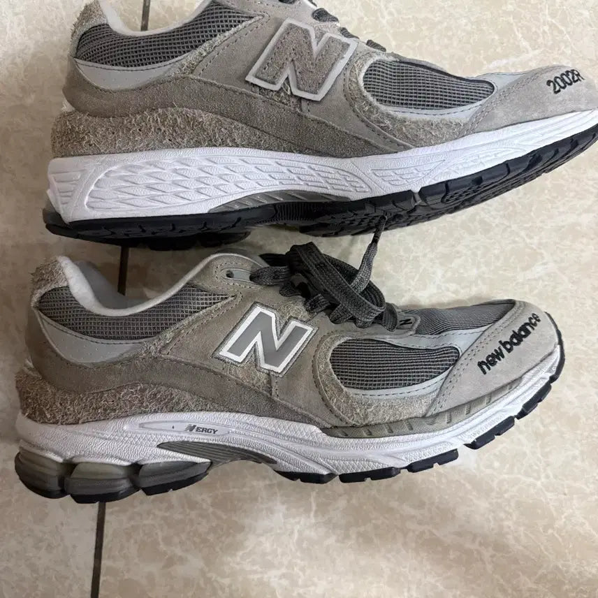[BUNJANG] New Balance Invincible 2002R / (265) 뉴발란스 인빈시블 N.홀리우드 2002R