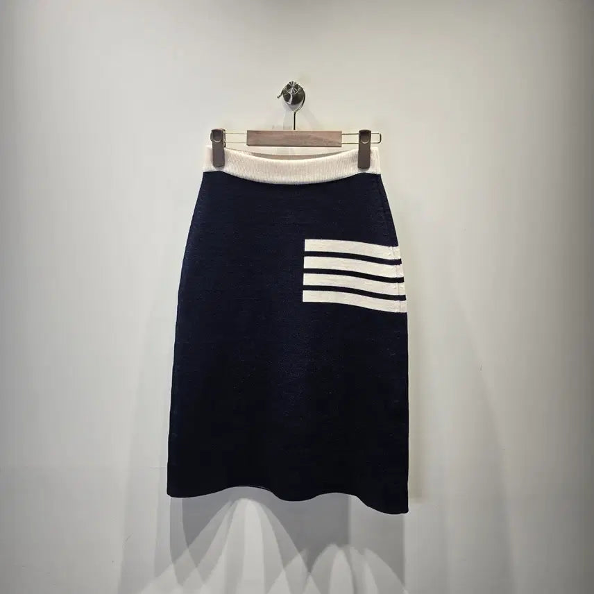 [BUNJANG] Thom Browne Diagonal Stripe Wool Skirt Navy Size 38 / [중고/정품] 톰브라운 사선 스트라이프 울 스커트 네이비 38