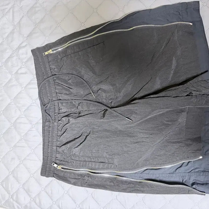 [BUNJANG] Juun.J Nylon Side Zipper Shorts / 준지 나일론 사이드지퍼 쇼츠 / 46