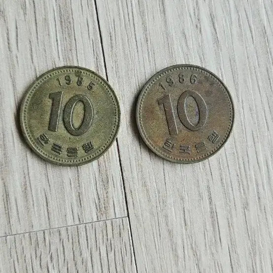 [BUNJANG] 1985 & 1986 South Korean 10 Won Coins (2 pcs) / 1985 1986 10원 동전