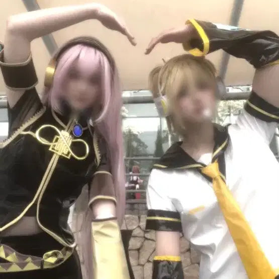 [BUNJANG] Megurine Luka & Kagamine Len Cosplay Full Set / 메구리네 루카, 카가미네 렌 코스프레 풀셋 판매