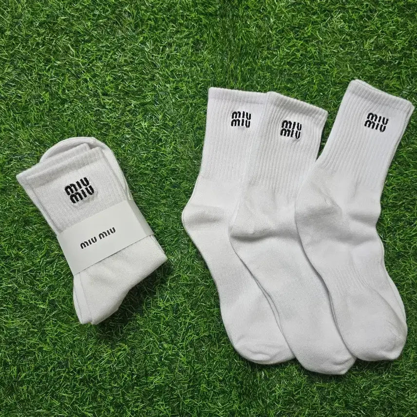 [BUNJANG] Miu Miu Embroidered Crew Socks White / 미우미우 양말 화이트