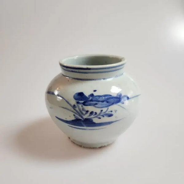 [BUNJANG] Joseon Dynasty Late Period Bunwon White Porcelain Blue-and-White 'Gweoseok Eunnan' Vase / 골동품 조선시대 후기 분원 백자청화 괴석의난문호