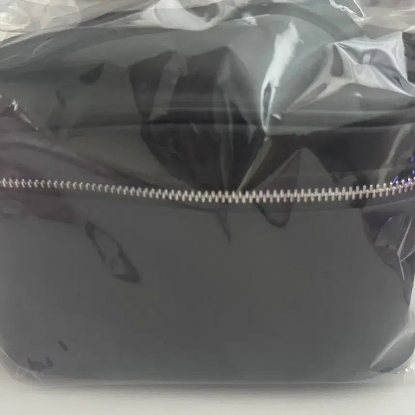 [BUNJANG] WAKEMAKE Hello Kitty Leather Pouch / 웨이크메이크 헬로키티 레더파우치 양도