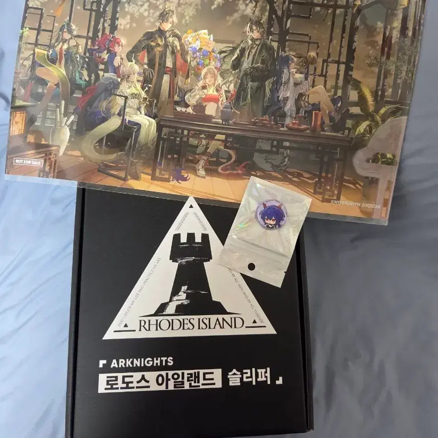 [BUNJANG] Arknights Pop-up Store Exclusive Shae Poster + Sleeper + Chen Can Badge Bundle / 명일방주 팝업스토어 쉐이 포스터 + 슬리퍼 + 캔뱃지 일괄