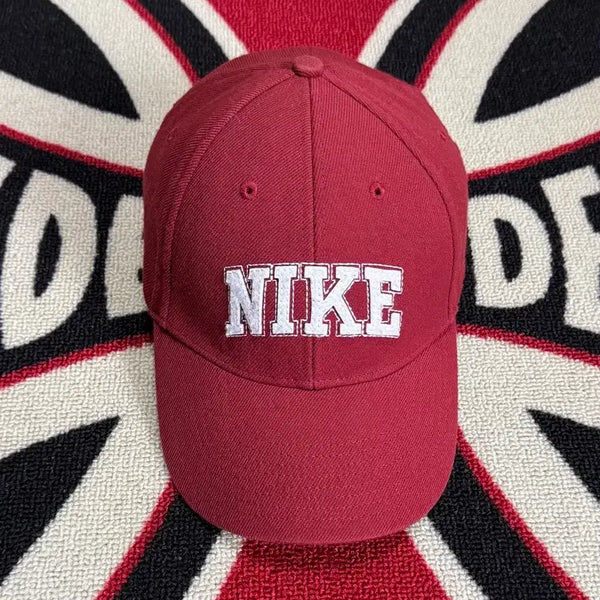 [BUNJANG] Nike Spellout Arch Logo Velcro Back Cap Red / 나이키 스펠아웃 아치 로고 벨크로 백 캡 레드