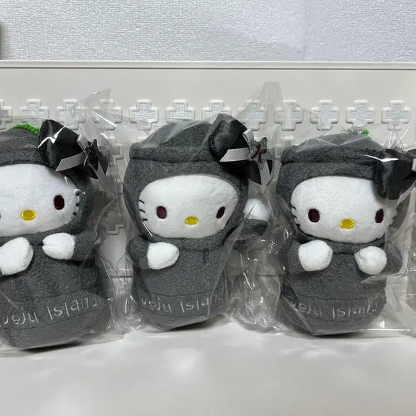 [BUNJANG] Hello Kitty Jeju Dolhareubang Plush Keychain / 헬로키티 제주도 돌하르방 인형 키링 새상품