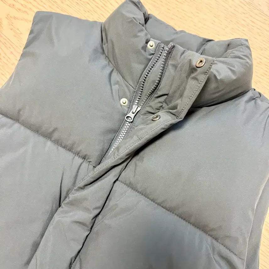 [BUNJANG] Musinsa Standard Padded Vest Dark Grey L / 무신사 스탠다드 패딩 조끼 L 다크 그레이