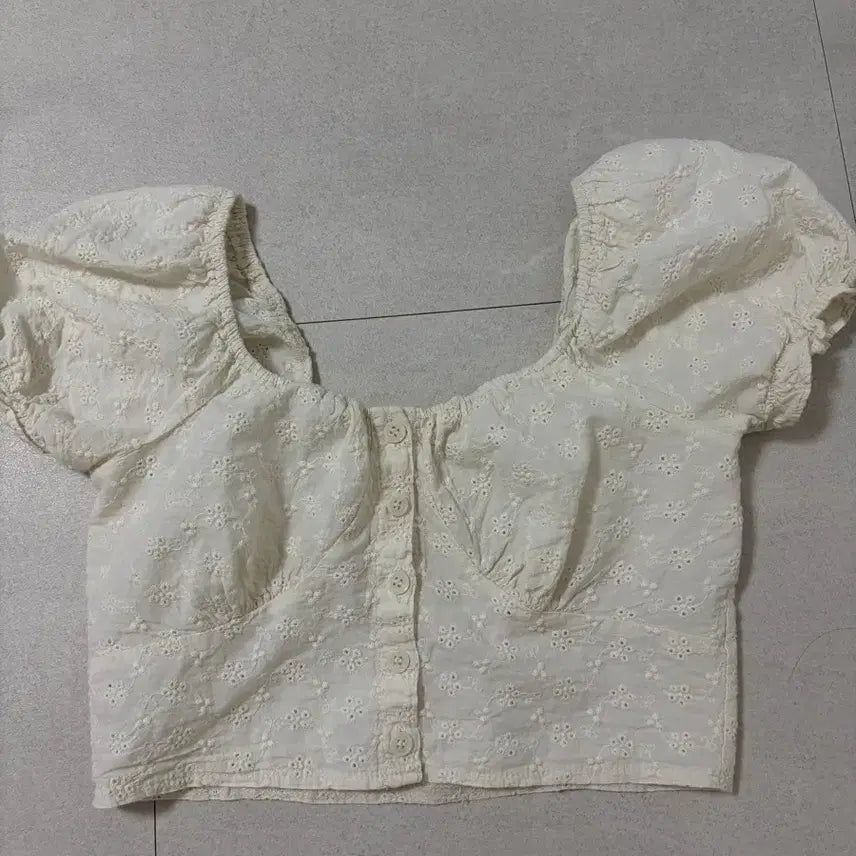[BUNJANG] Lagirl Puff Cropped Blouse - Small Recommended / 라걸 퍼프 크롭 블라우스 스몰추천