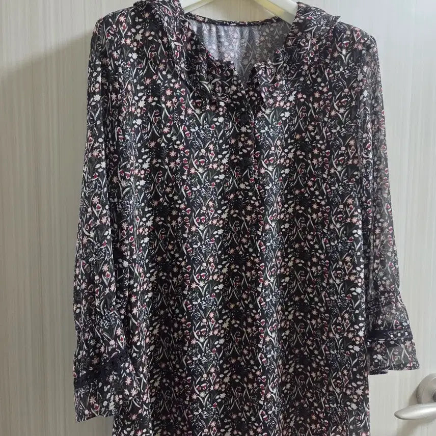 [BUNJANG] ODV Frilled Flower Blouse / ODV 프릴 플라워 블라우스