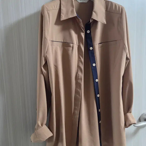 [BUNJANG] KARRA Spandex Collar Shirt (Deep Beige) / 진베이지 스판 카라 셔츠 KARRA